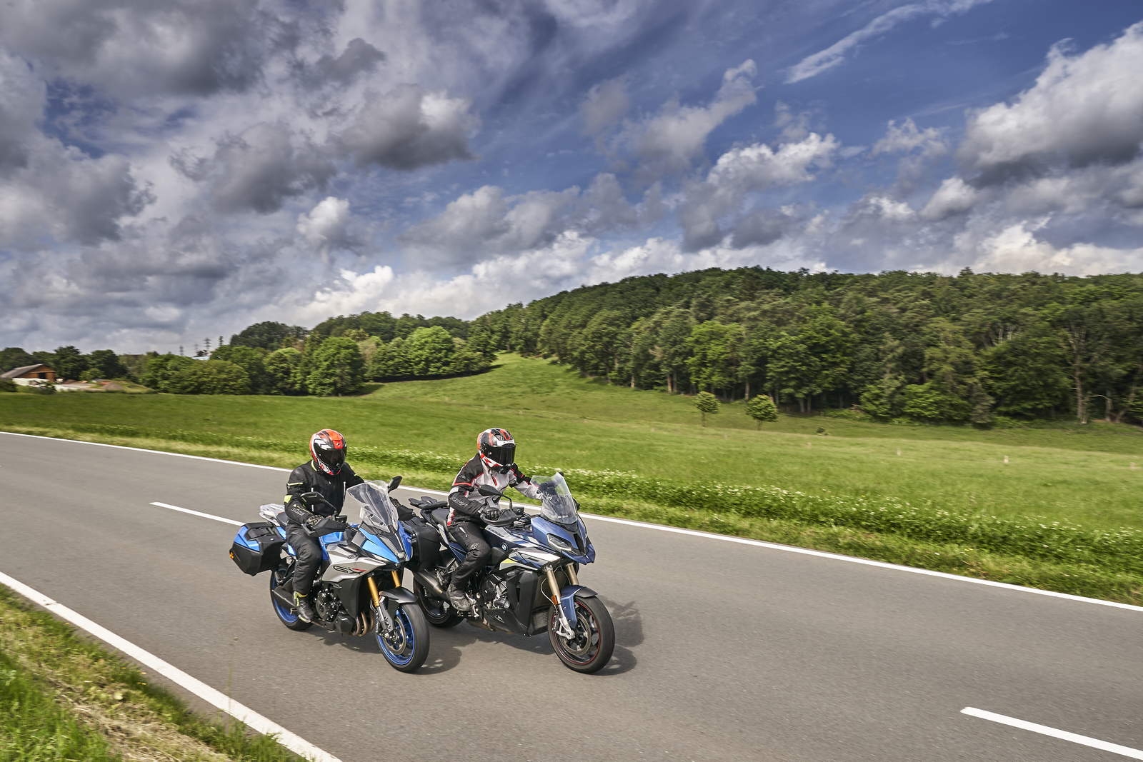 BMW S 1000 XR vs Suzuki GSX 1000 GX